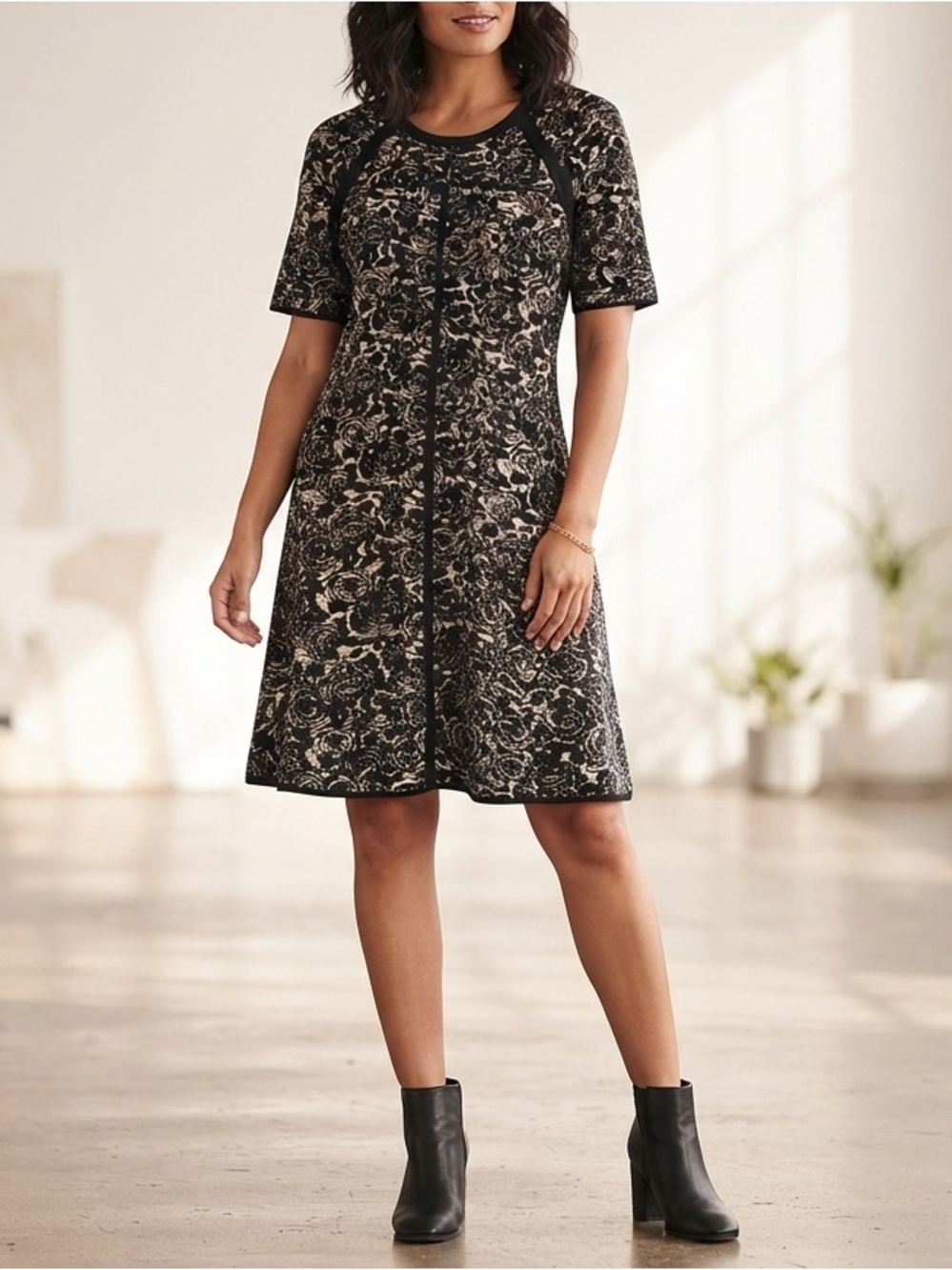 Black & Beige Floral Knit Dress Short Sleeve Crew Neck Fit & Flare Dress❤️